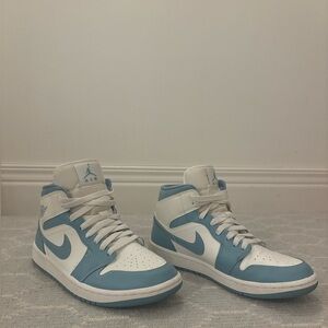 Women’s Air Jordan 1 Mid 'University Blue'